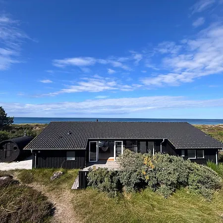 Vakantiehuis House On Wild Heathland In First Row To The Sea
