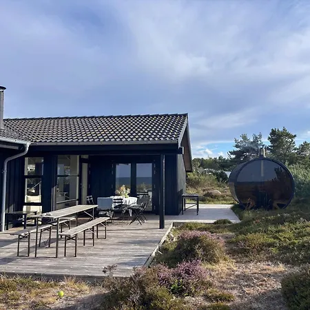 Vakantiehuis House On Wild Heathland In First Row To The Sea
